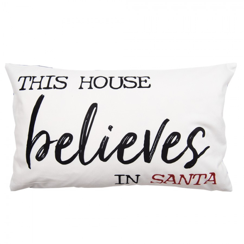 Černo-bílý vánoční povlak na polštář s nápisem This House believes in Santa – 30x50 cm