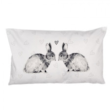 Černo-bílý obdélníkový povlak na polštář s motivem zajíčků Bunnies in Love – 30x50 cm